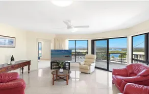 Breathtaking Nambucca river and ocean views - Image 3