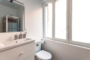 Bright and comfortable 1 bedroom, 10 minutes from the Basilica - Image 3