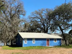 The Blue House on the Lake @ Smithville TX - Image 3