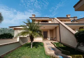 Villa Polifemo – With Facilities and Parking Space - Image 4