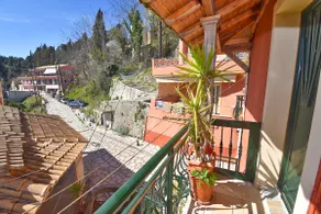 3BR Traditional House with Amazing View - Image 3