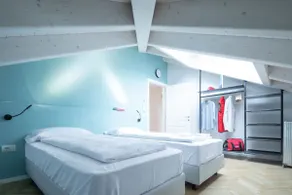 Trendy attic apartment · 3 Bedrooms · Prime area - Image 5