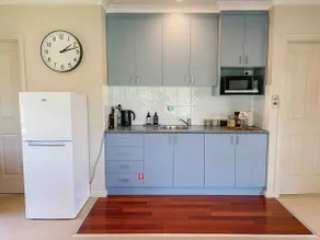 Kookaburra Cottage: Serene Rural Escape & King Bed - Image 4