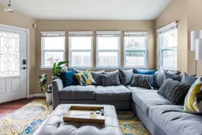 Stylish 2BR: 1 Gig WiFi, Fenced Yard, Domain - Image 5