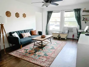 Vintage 2 Bdrm Close to All Freeways - Image 3