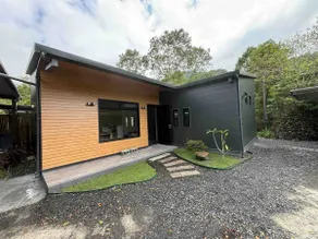 Mussen Green Villa Pool Holiday Home - Image 3