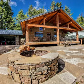 Beautiful Log Cabin at Rock Creek Reservoir - Image 2