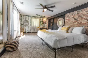 Walking distance to Downtown! Railroad House OS! - Image 3