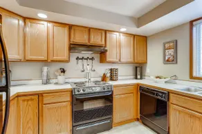 Stylish Kirkland Getaway Awaits You! - Image 5