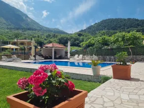 Family House with pool (studio bijeli) - Image 2