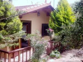 Beautiful wooden house with garden in Kampos - Image 4