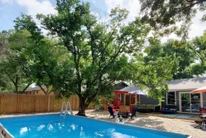 Party with Jaccuzi, Pool, Grill and Games! - Image 3