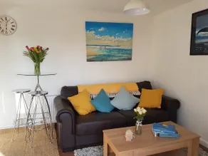 Ideal Getaway Apartment, Close to Beach & Goodwood - Image 2