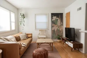 Casalona: Cozy Designer-Curated Central Retreat - Image 2