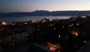 Sea view balcony, free street parking - Image 5