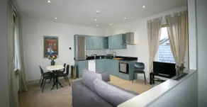 Stylish light-filled 1 Bedroom Flat In Hammersmith - Image 4