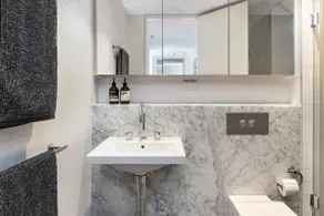 Penthouse Apartment in 5 Star Realm Precinct - Image 5