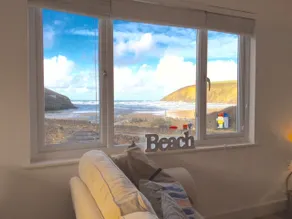 Fabulous Beach Pad Just 20 Paces From The Sea - Image 2