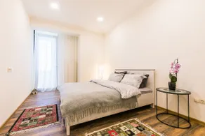 ★ Hotel quality stay w/ unique Georgian atmosphere ★ - Image 2
