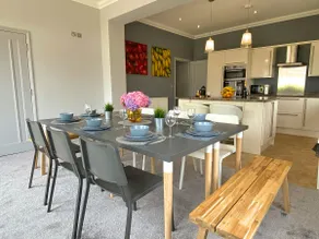 Beautiful 4 Bedroom house -5 min walk to the beach - Image 2