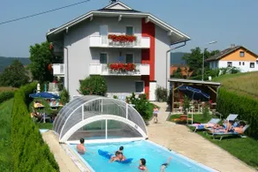 Family apartment with balcony, pool at Lake Turnersee - Image 2