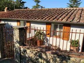 Tuscan cottages in an ancient villa with a garden - Image 5
