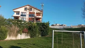 Luxury 4 bedroom villa with seaview & garden - Image 3