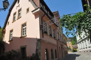 Classy apartment in historic town hall - Image 4