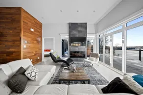 Charming Modern Waterfront Cottage - Image 3