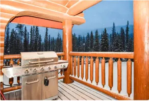 Charming Rustic Cabin Perfect for Groups - Image 3