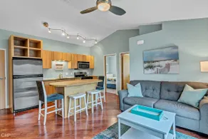 Perfect 2 Bed Penthouse Steps To Beach w/Parking! - Image 3