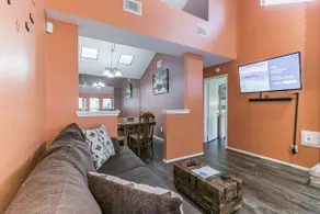 \"SW Houston Eclectic Living\" Long Stays Welcome! - Image 5