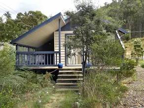 Romantic Waterfront Holiday Cottage - Huon Charm - Image 4