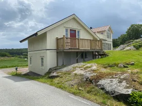 Lovely vacation accommodation with a rural setting. - Image 2