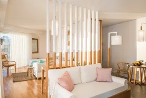 Iris Seafront Suite - Image 2
