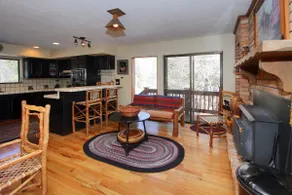 Spacious Sundance cabin - HOT TUB - sleeps 14 - Image 4