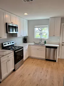 Elegant 2 Bedroom Apartment Home - Image 4
