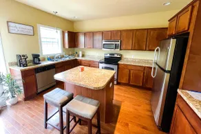 Entire Townhome w/ Hot Tub 5 min drive to Hershey! - Image 4
