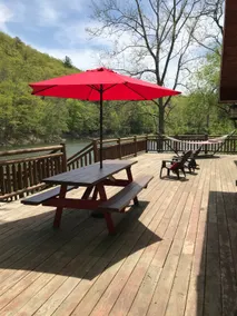 Nyrenoveret Catskill Mountain Water Front Brugerdefineret log Hjem - Image 4