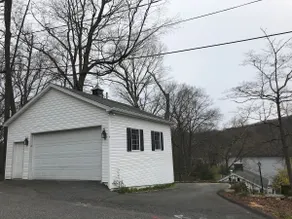 The Lakehouse on Candlewood (waterfront) - Image 4