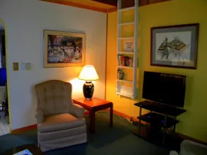 Quaint Ballard Bungalow - Image 4
