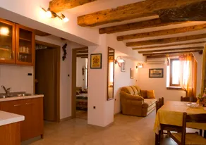 Spacious Apt with Stunning View in the Centre - Image 2