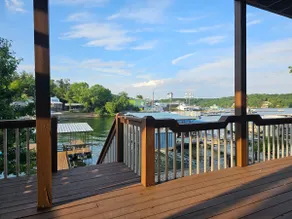 4BR 4BA lake front w/Dock & Kayak across Coconuts - Image 4