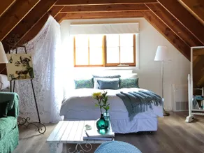 Charming barn loft in a quaint village setting. - Image 2