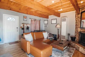 Cute & Cozy Dog Friendly 2BD 1BA w/Mountain View's - Image 5