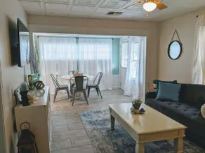 Tropical Tiny House - Image 3