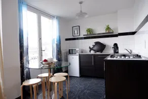 Pleasant 2-room in the heart of downtown - Image 4