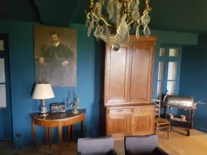 Property adjoining the Parc du Hutreau in Angers - Image 2
