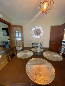 Family friendly 3bdrm apt w front porch -2nd floor - Image 4