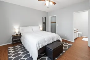 ☀️3 bedroom/2 bath☀️ Close to stadiums and expos! - Image 4